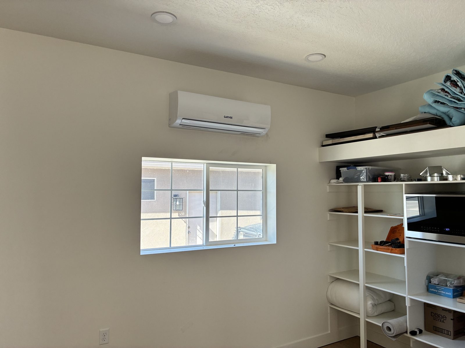 Wall-mounted ductless mini-split head cooling a room in a La Verkin, Utah home